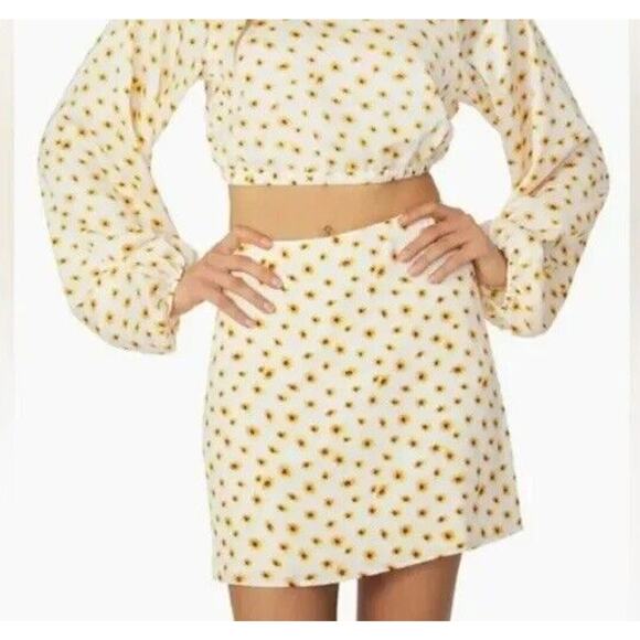 New WeWoreWhat Mini Slip Skirt Ditsy Daisies Floral Ivory Multi Print Size XS - Picture 1 of 4